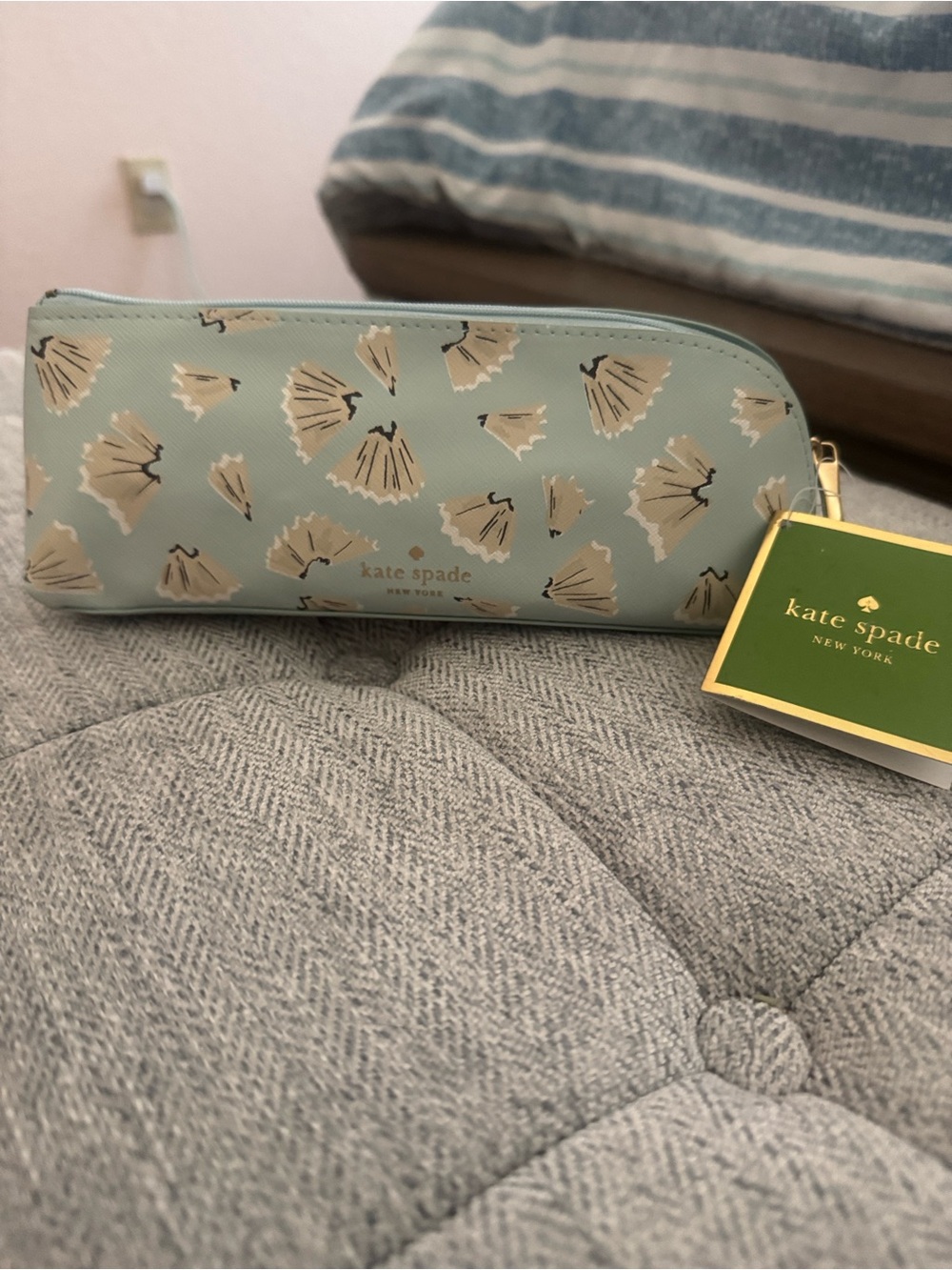 NWT, Kate Spade adorable pencil bag/ stationery set .